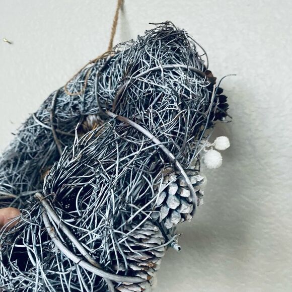 Rustic Winter Holiday Christmas Pine Wreath - Picture 6 of 6